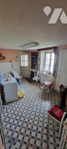 MELLE, CENTRE VILLE, Excepetionnelle cette propriété avec un local professionnel (pharmacie louée