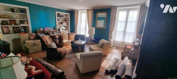 MELLE, CENTRE VILLE, Excepetionnelle cette propriété avec un local professionnel (pharmacie louée