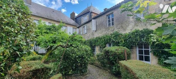 MELLE, CENTRE VILLE, Excepetionnelle cette propriété avec un local professionnel (pharmacie louée
