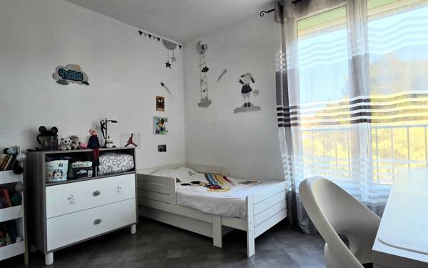 Appartement à vendre    4 pièces • 89,85 m2 Marseille 10