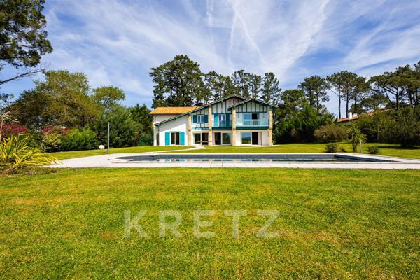 Maison d'architecture Basque face aux Pyrénées