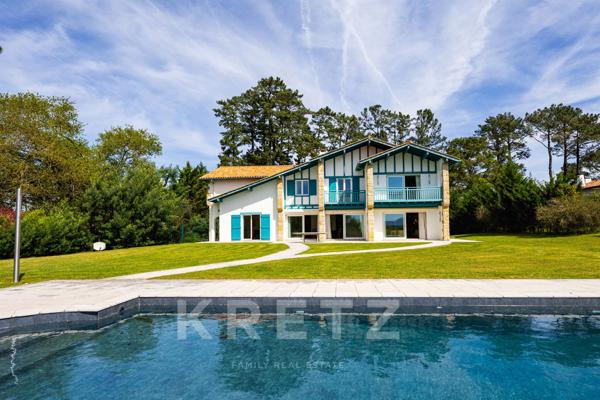 Maison d'architecture Basque face aux Pyrénées