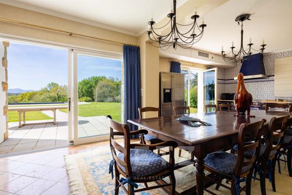 Maison d'architecture Basque face aux Pyrénées