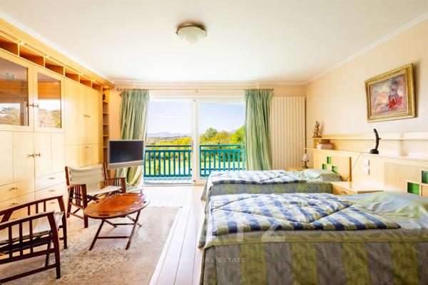 Maison d'architecture Basque face aux Pyrénées