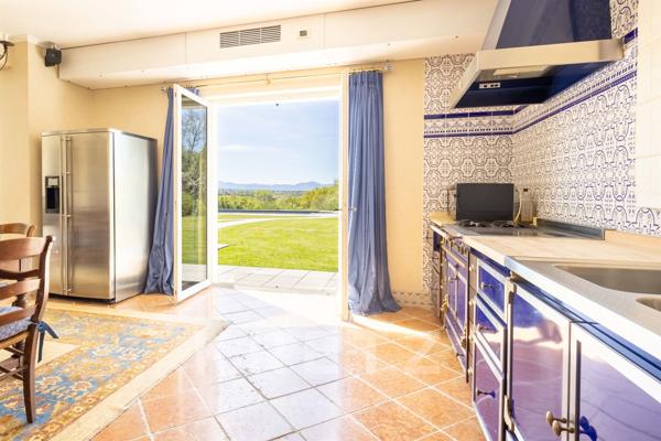 Maison d'architecture Basque face aux Pyrénées