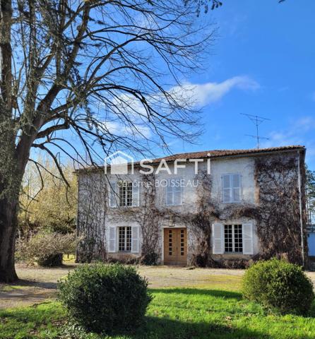 Maison d'exception aux vastes pièces  dans un écrin de verdure