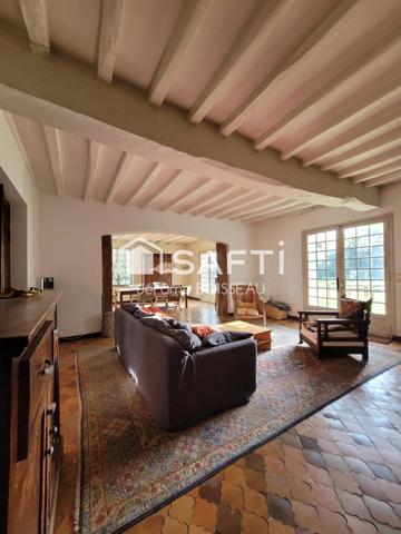 Maison d'exception aux vastes pièces  dans un écrin de verdure