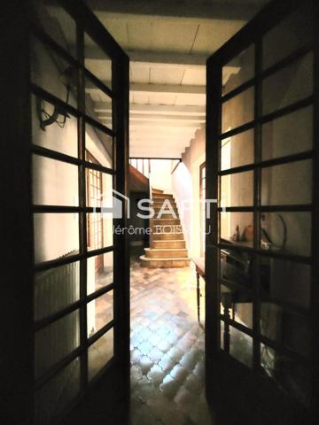 Maison d'exception aux vastes pièces  dans un écrin de verdure