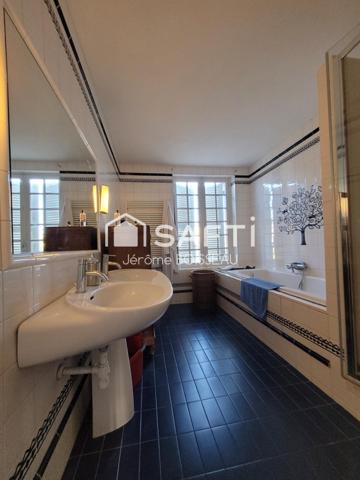 Maison d'exception aux vastes pièces  dans un écrin de verdure