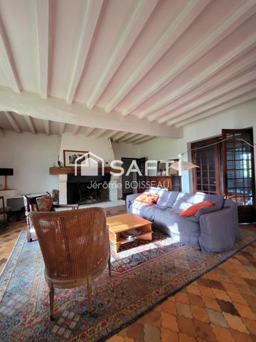 Maison d'exception aux vastes pièces  dans un écrin de verdure