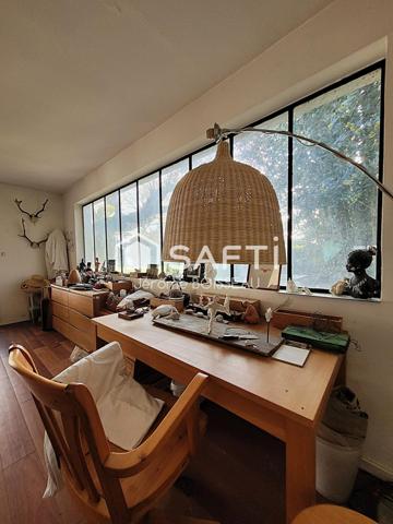 Maison d'exception aux vastes pièces  dans un écrin de verdure