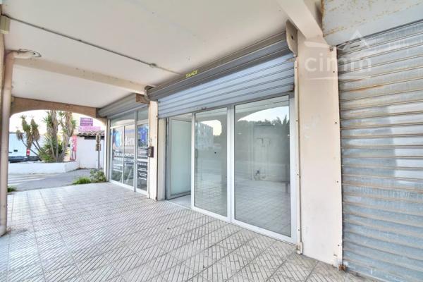 A LOUER - LOCAL COMMERCIAL - 66750 SAINT CYPRIEN PLAGE - PYRENEES ORIENTALES - REGION OCCITANIE