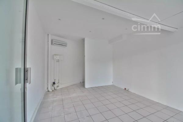A LOUER - LOCAL COMMERCIAL - 66750 SAINT CYPRIEN PLAGE - PYRENEES ORIENTALES - REGION OCCITANIE