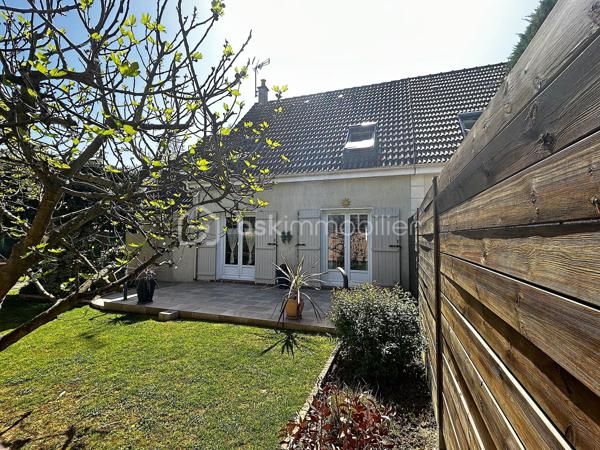 MOULIN MASSIN ! 

Sur un terrain paysagé de 394m2, maison de 99m2, lumineuse et en bon état, comprenant cuisine équipée, séjour/salle à manger de plus de 30m2 offrant une double exposition et donnant accès sur la terrasse et le jardin, 4 chambres avec placards, sous-sol total et garage attenant.

Proche des écoles maternelles, primaires et autres commodités !

Visite virtuelle disponible sur demande !