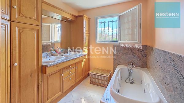 SUPERBE VILLA T5 157 M2 - PISCINE, GRAND TERRAIN 893 M2, GARAGE ET ATELIER - QUARTIER RESIDENTIEL RECHERCHÉ