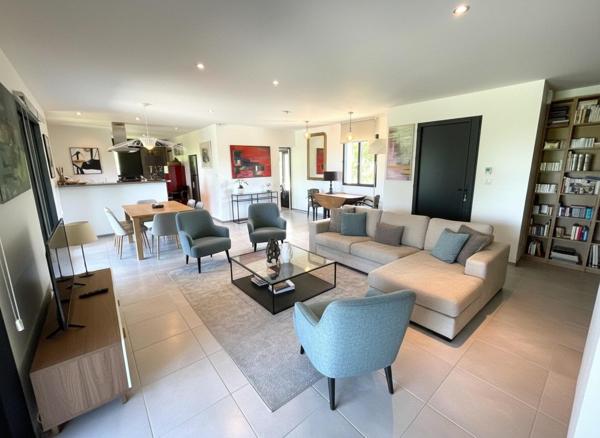 Villa contemporaine 6 pièces avec vue et piscine