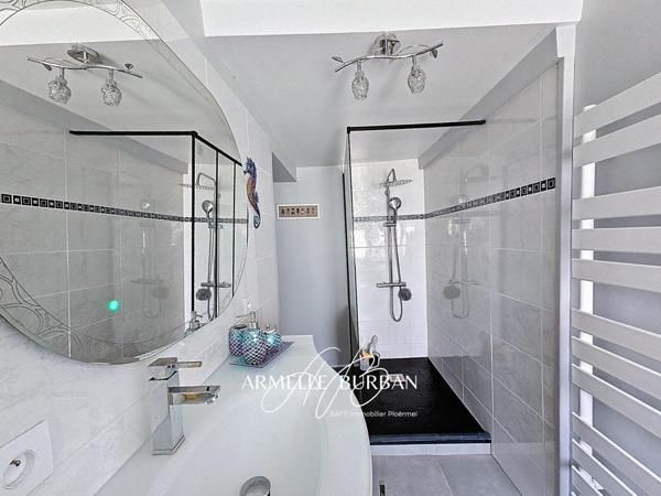 LONGÈRE EN PIERRE – 3 CHAMBRES – À 5 MN DU CENTRE DE PLOËRMEL