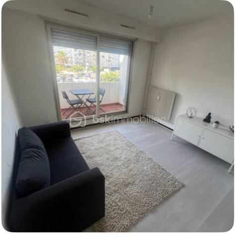 Carnon Mauguio - Découvrez cet appartement idéal pour un pied à terre en bord de mer ou en investissement locatif. 
L’emplacement,t est idéal à côté du port et à 50m des plages, vous disposerez également de tous les commerces et commodités à toute période de l’année. Le bien dispose d’un potentiel évident, il offre en plus une belle luminosité et une vue dégagée.
Contactez nous des à présent pour une visite au 0763174209