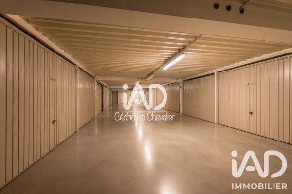 Parking à vendre 3 100 m² Paris 18