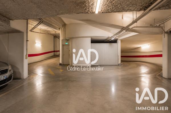 Parking à vendre 3 100 m² Paris 18