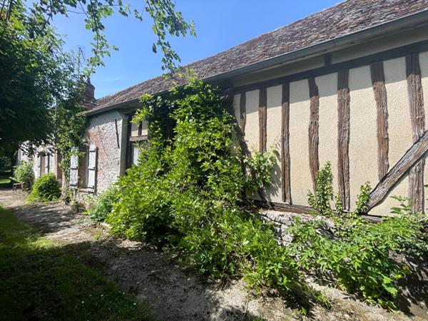 Maison de campagne de caractère 1 heure Paris sud terrain boisé avec étang 4353m²