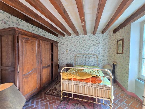 Maison de campagne de caractère 1 heure Paris sud terrain boisé avec étang 4353m²