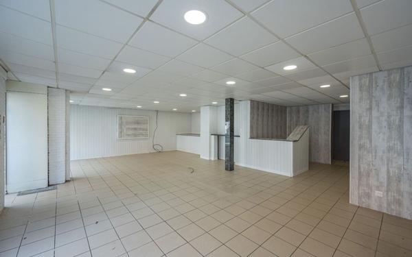 Immeuble à vendre    8 pièces •  Comines