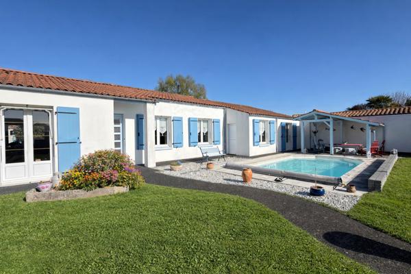 DOMPIERRE SUR MER MAISON 155 M² 5 CHAMBRES PISCINE JARDIN  Dompierre sur mer