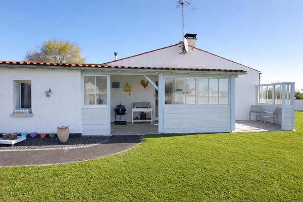 DOMPIERRE SUR MER MAISON 155 M² 5 CHAMBRES PISCINE JARDIN  Dompierre sur mer