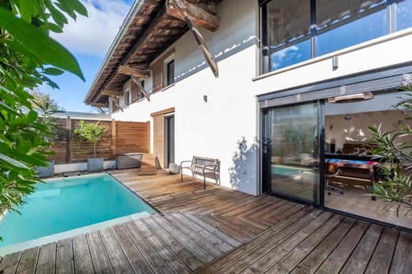 Bas Côte Pavée, maison de ville T6/7 de 197m² avec piscine