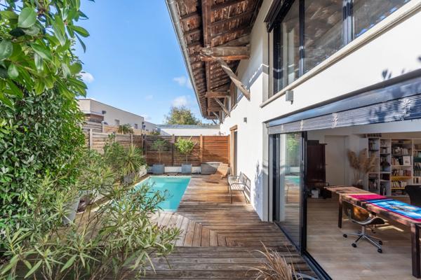 Bas Côte Pavée, maison de ville T6/7 de 197m² avec piscine