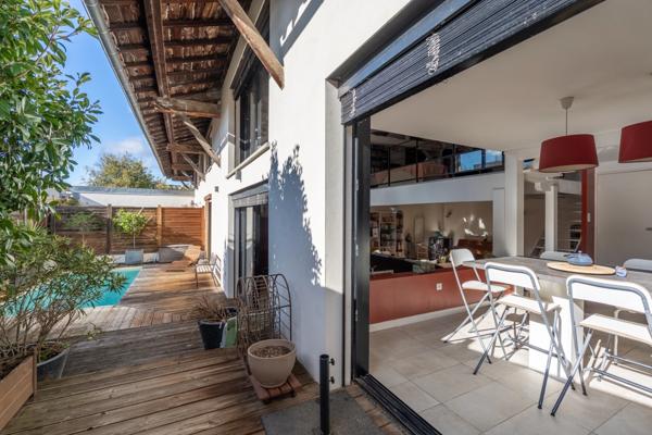 Bas Côte Pavée, maison de ville T6/7 de 197m² avec piscine