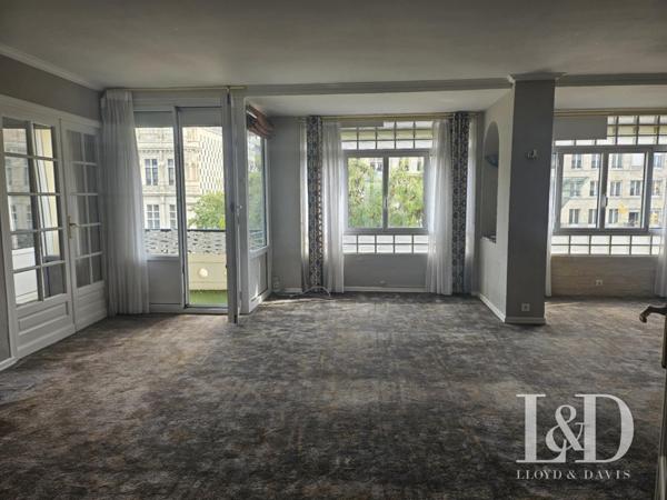 Appartement T4 Spacieux et Lumineux - 120 m²-Plein centre Valenciennes