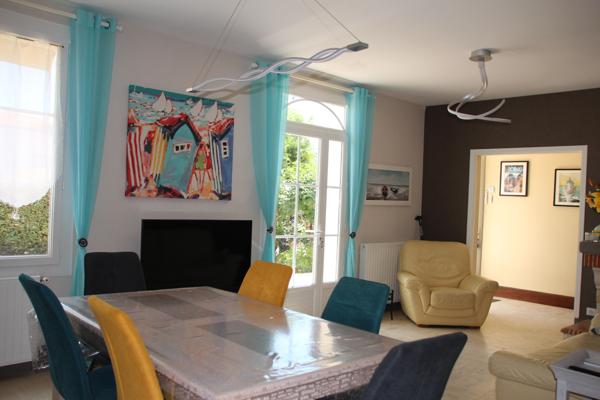 Villa en parfait état, proximité plage de Vallières