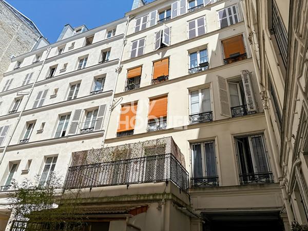 2 Chambres de service à réunir - M° Bonne Nouvelle