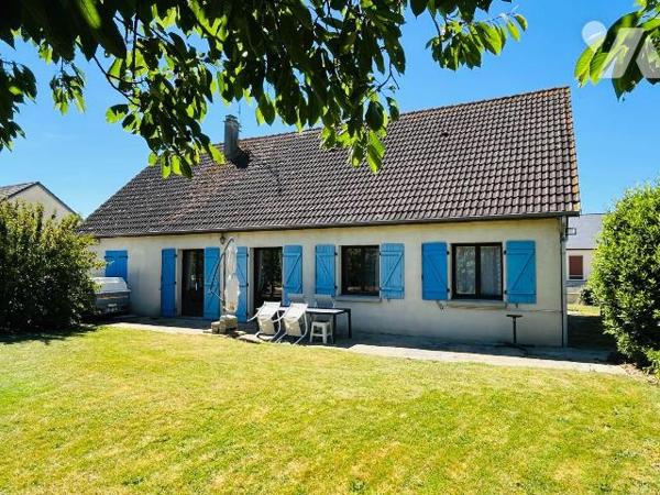 A vendre sur la commune de Juilley (50220) à seulement 10 minutes d'Avranches et à moins de 5 m...