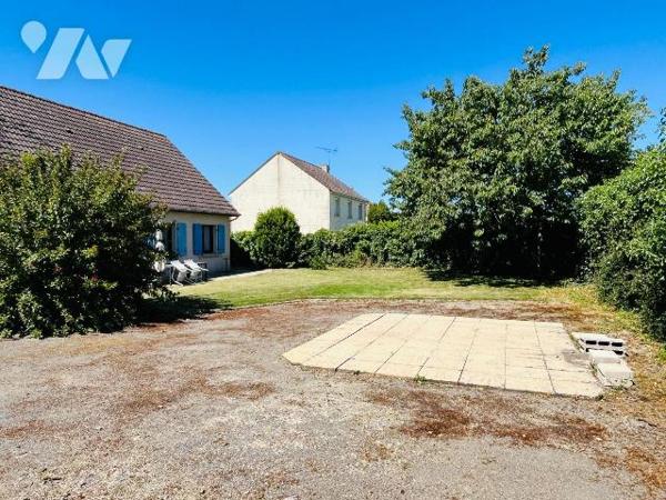 A vendre sur la commune de Juilley (50220) à seulement 10 minutes d'Avranches et à moins de 5 m...