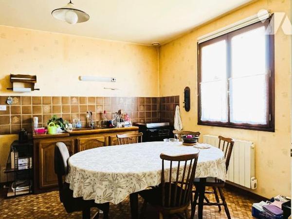A vendre sur la commune de Juilley (50220) à seulement 10 minutes d'Avranches et à moins de 5 m...