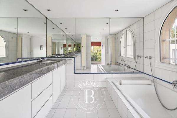Marseille 8ème, Maison 4 Chambres -  293 m² à vendre