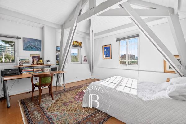 Marseille 8ème, Maison 4 Chambres -  293 m² à vendre