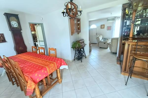 Maison
                                                                                                                                                                                                                                                                                                                        6 pièce(s)                                                                                                                                                                                                          5 chambre(s)                                                                                                                                                                                                          137  m²