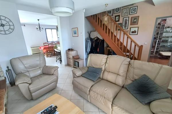 Maison
                                                                                                                                                                                                                                                                                                                        6 pièce(s)                                                                                                                                                                                                          5 chambre(s)                                                                                                                                                                                                          137  m²