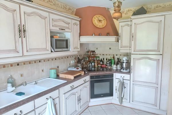 Maison
                                                                                                                                                                                                                                                                                                                        6 pièce(s)                                                                                                                                                                                                          5 chambre(s)                                                                                                                                                                                                          137  m²