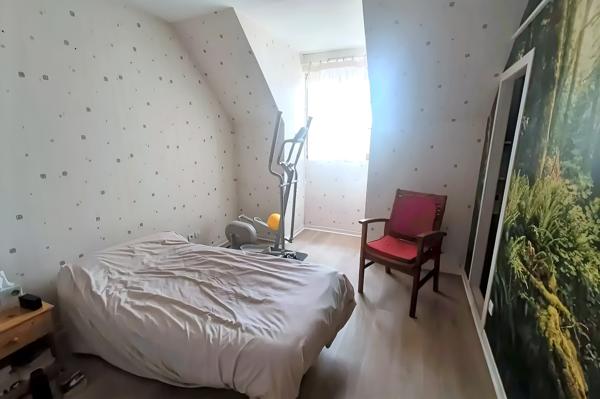 Maison
                                                                                                                                                                                                                                                                                                                        6 pièce(s)                                                                                                                                                                                                          5 chambre(s)                                                                                                                                                                                                          137  m²