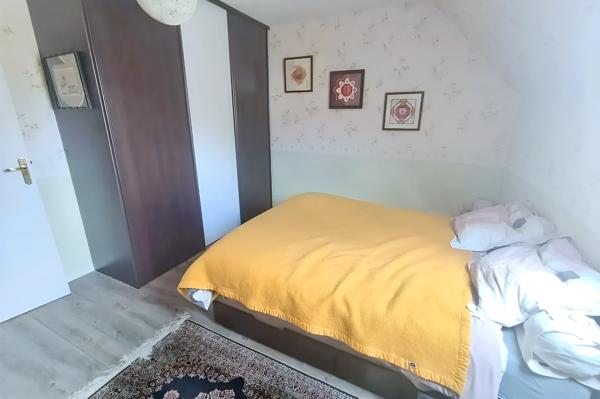 Maison
                                                                                                                                                                                                                                                                                                                        6 pièce(s)                                                                                                                                                                                                          5 chambre(s)                                                                                                                                                                                                          137  m²