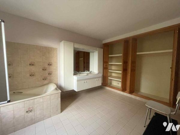 Maison ancienne avec dépendance maison annexe, cave et grenier à Turquant