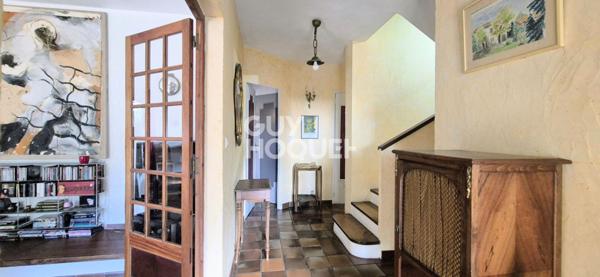 Maison Bouc Bel Air 7 pièces 178 m2 env sur une parcelle de 2068 m2.