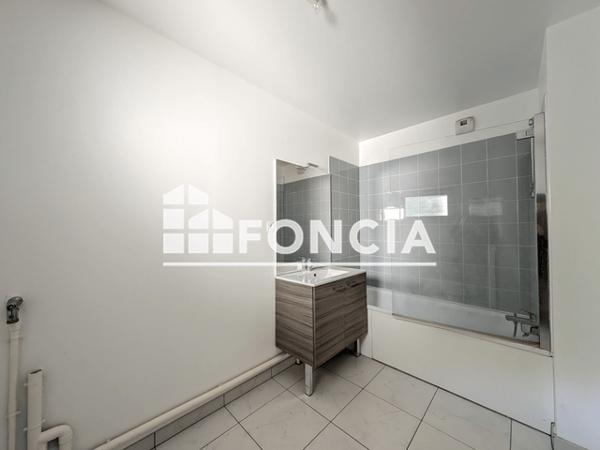 Location Appartement 3 pièces 68 m² - 6/8 RUE GEORGES LANFRY Deville-les-rouen 76250