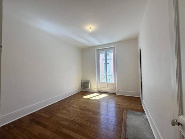 Appartement 2 pièces                                        - 38000 Grenoble Réf : 5091