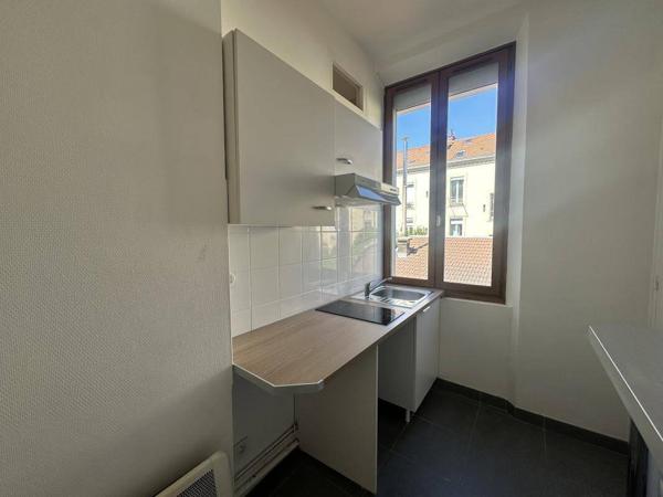 Appartement 2 pièces                                        - 38000 Grenoble Réf : 5091